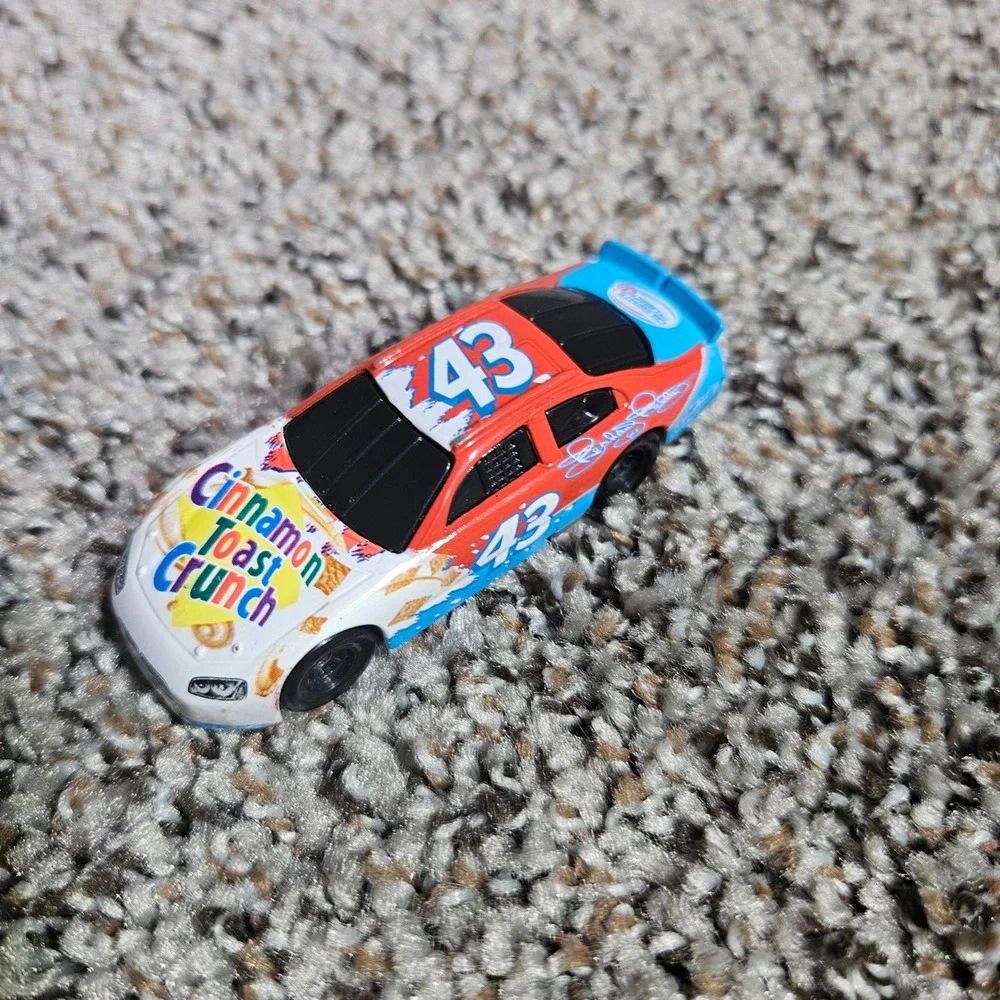 NASCAR #43 Cinnamon Toast Crunch Diecast Car 1:64 Scale General‎ Mills 2008
